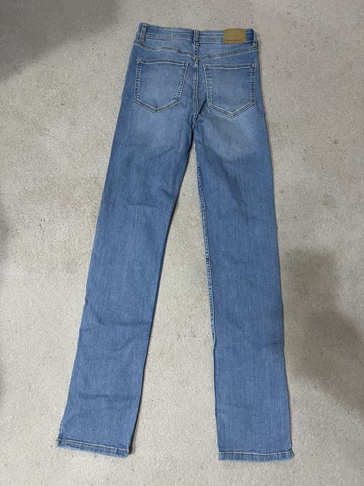 Pantaloni sau blugi dama