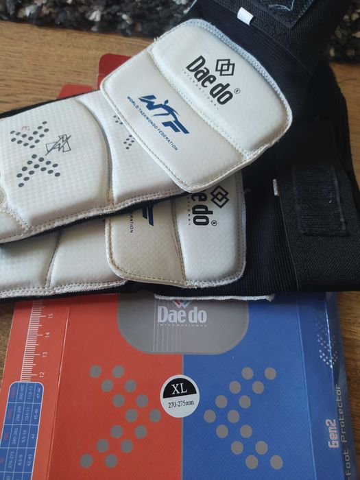 Таекуондо екипировка Dae Do! Протектори, електронни чорапи, добок.