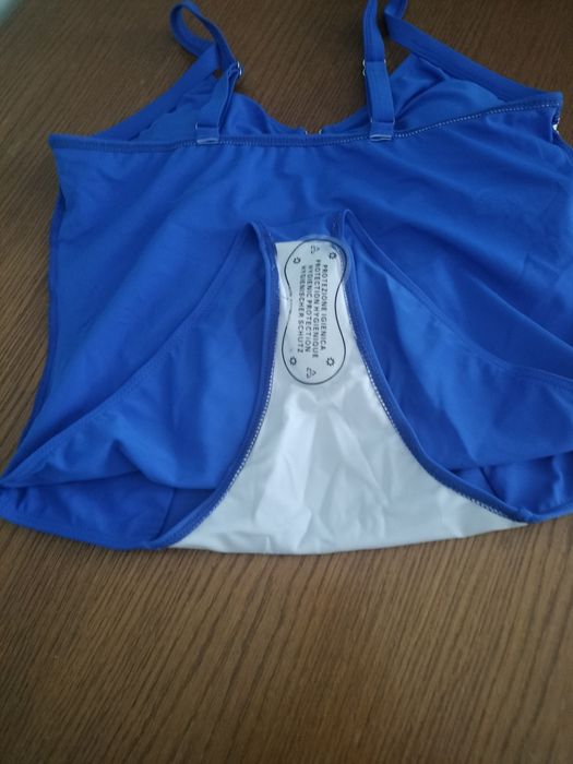 Vând Costum baie