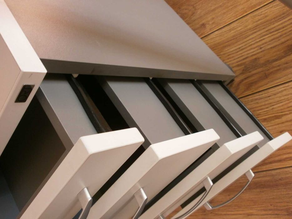 НЯКОЛКО броя Дизайнерско Голямо Офис Бюро "ОРТ" с Контейнер (ORT)