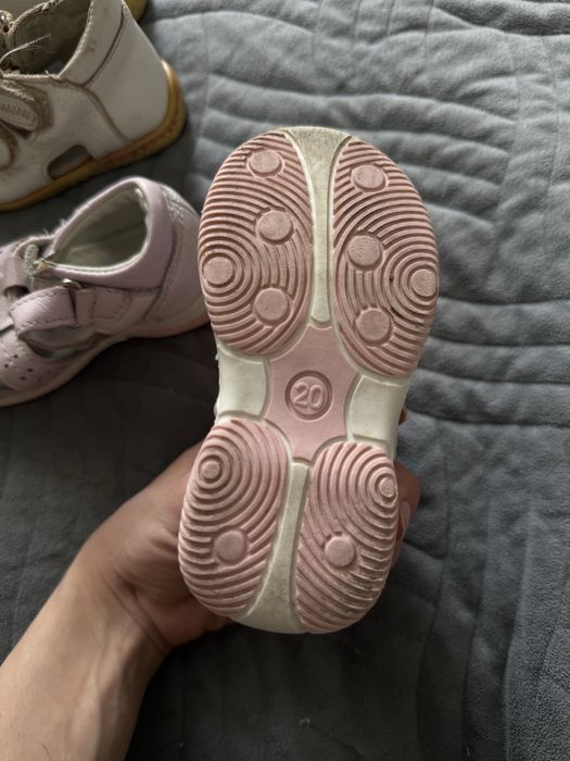 Отдам 2 пары обуви