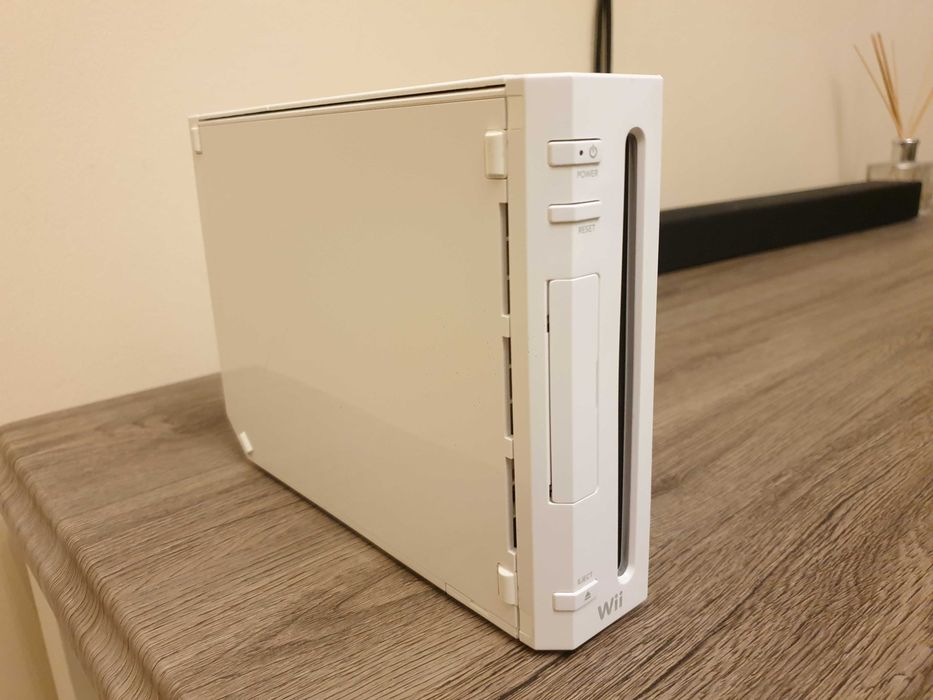 Nintendo Wii cu telecomanda Motion Plus - Complet functional