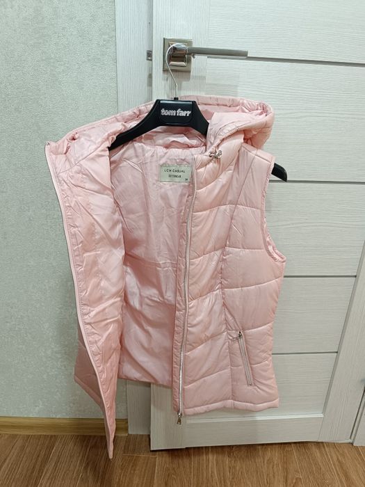 Жилетка с капюшоном на девочку