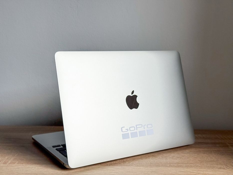 MacBook PRO M1 13 inch | 8GB Ram | 256 GB Full Box - stare foarte bună