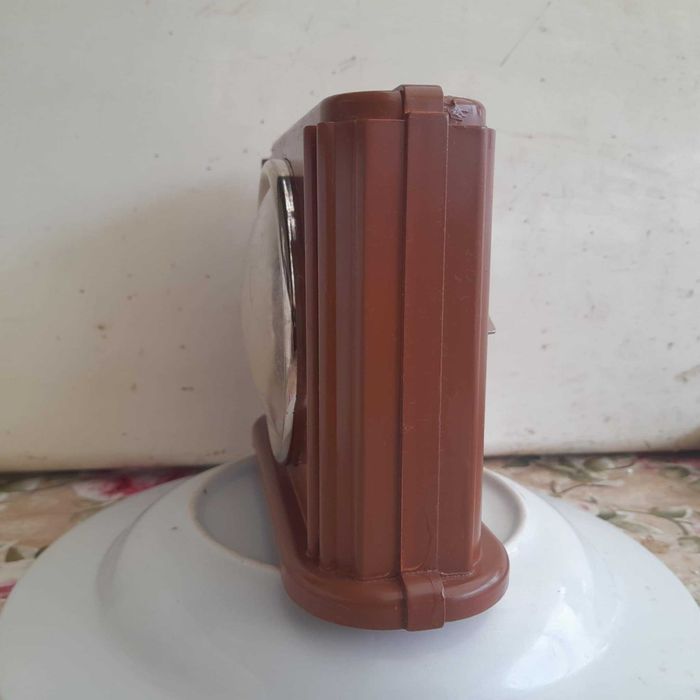 Ceas desteptator mecanic fabricat in fosta .YUGOSLAVIA