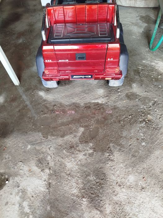 Продам детскую машину.