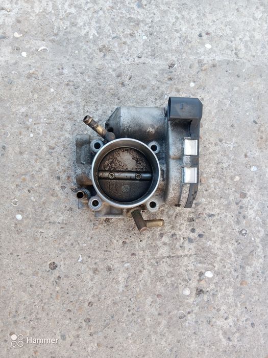 Продавам дросел за volkswagen golf 4 2000 кубика 115 коня