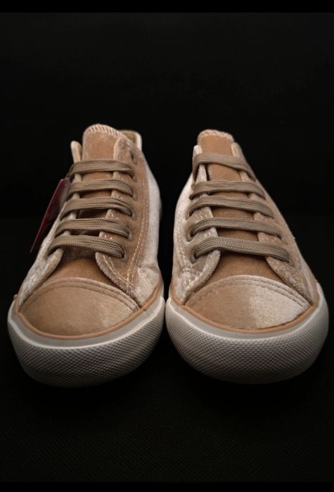 Tenisi dama.catifea bej cu steluță