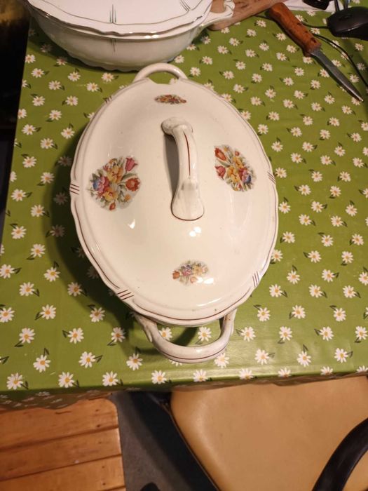 Продавам Супник български порцелан