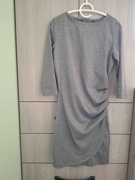 продается серое платье на девушку подросток