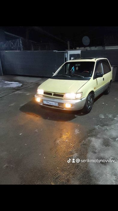 Митсубиси спейс раннер