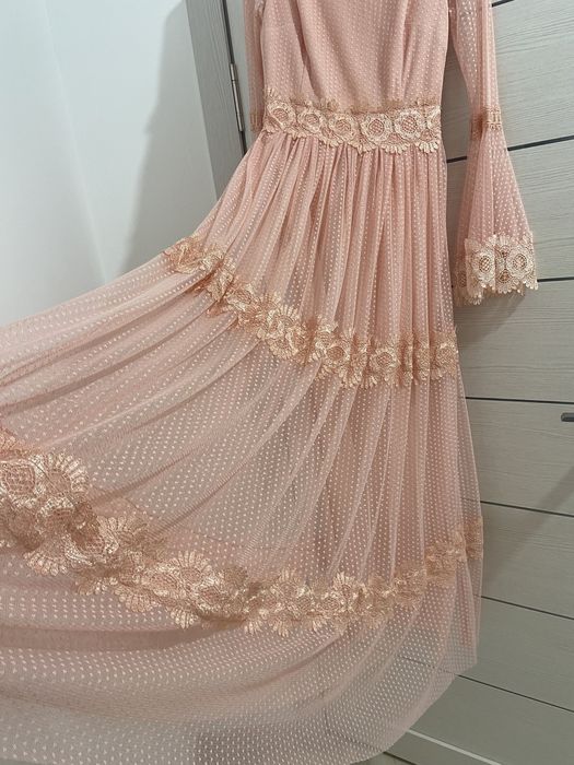 Әдемі ұзын көйлек сатылады