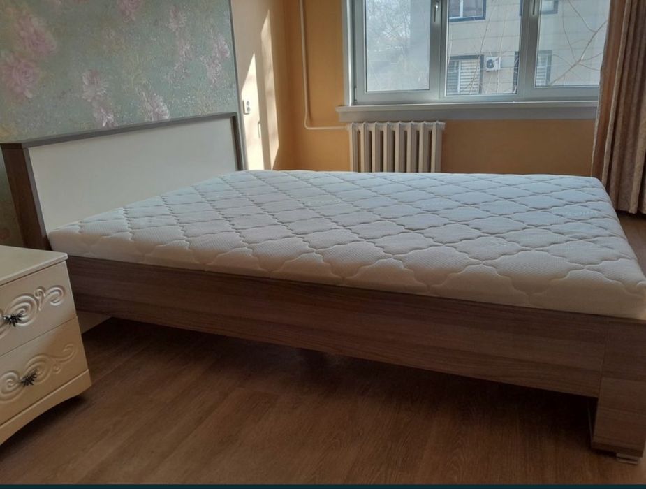 Продам кровать с очень удобным матрасом