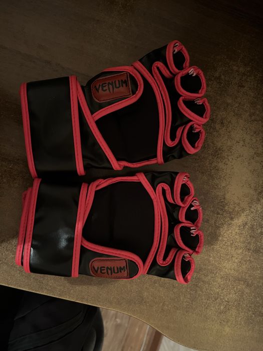 Перчатка новый.1рет кана колданылган