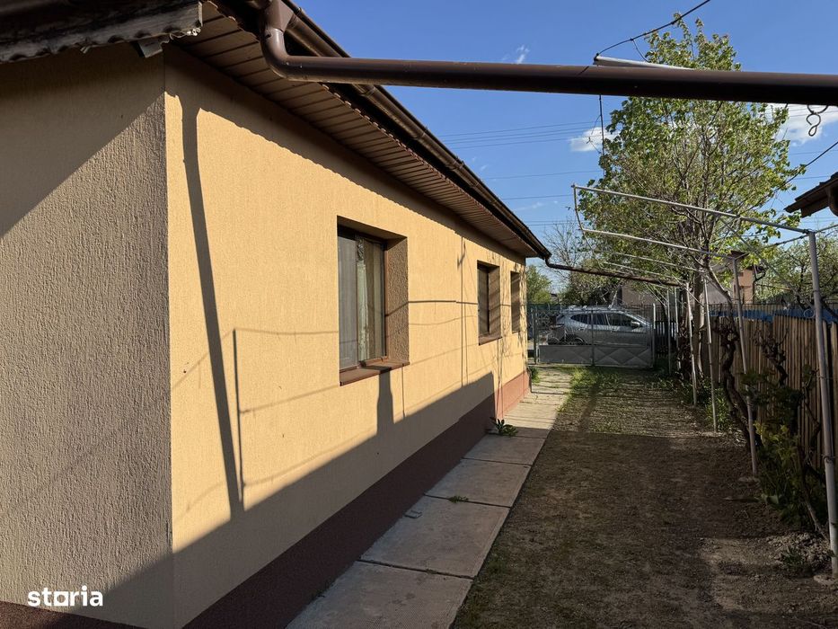 Ulmeni, Buzau, Casă cu pivniță și curte mare în mediul rural