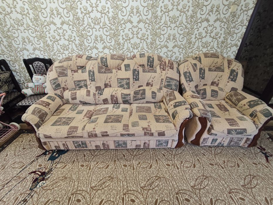Продам диван с креслами