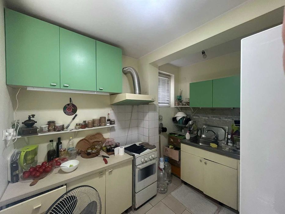 Двуетажна къща с гараж и двор, гр. Попово