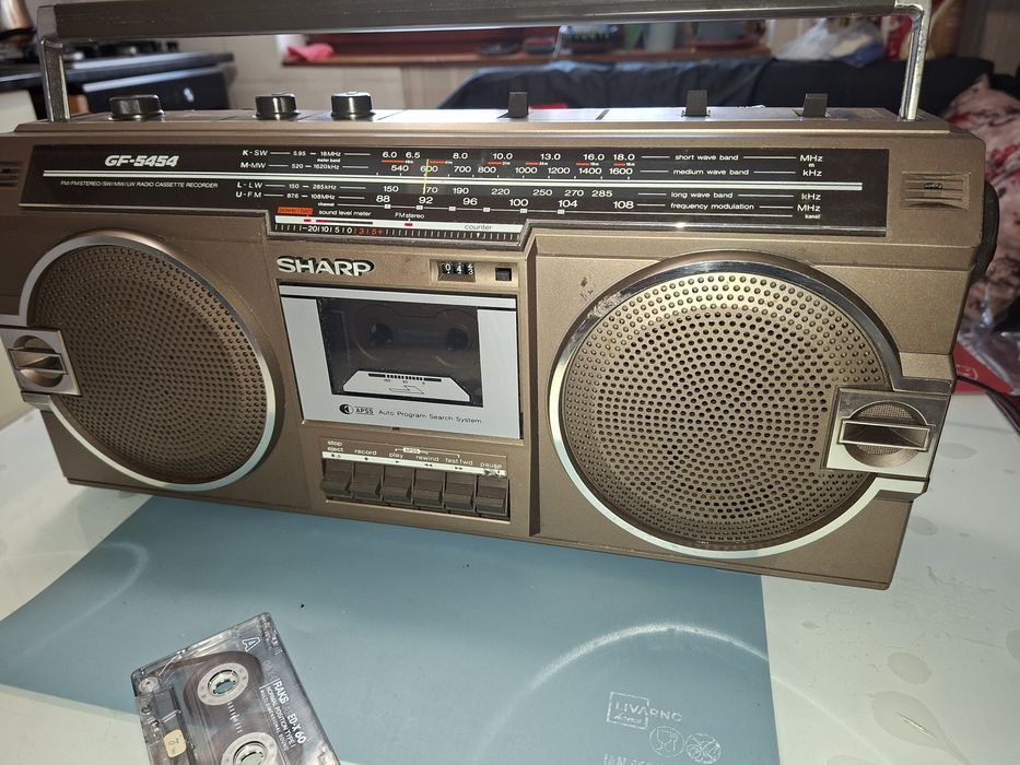 Sharp gf 5454, boombox japonez,radio 4 benzi, funcțional