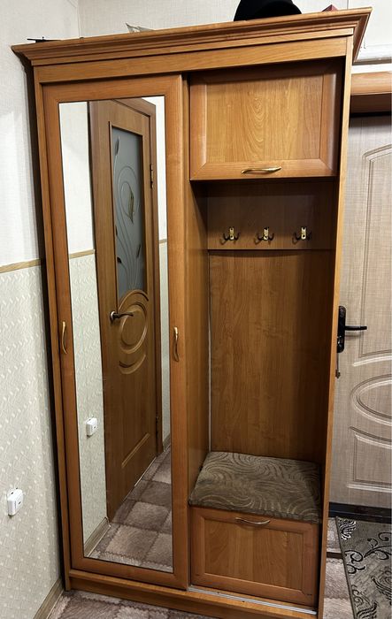 шкаф для прихожей с зеркалом