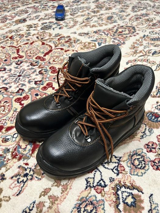 Продам рабочие ботинки