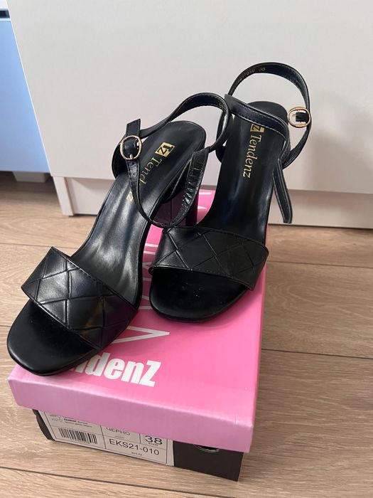 Дамски сандали на ток