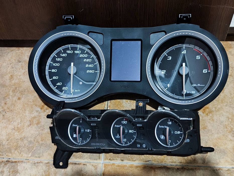 Табло с уреди Алфа 159 Face JTDм фейслифт бели уреди