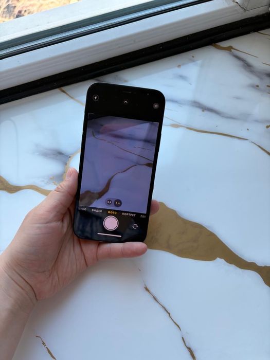 Продам Iphone 12