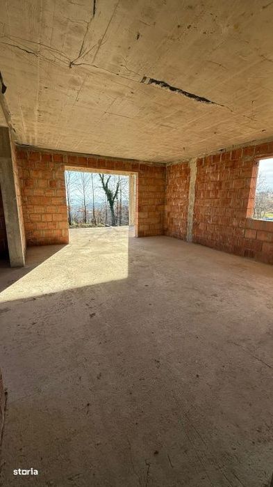 Casa la rosu in Grosi, 144 mp construiti, teren 536 mp, priveliste sup
