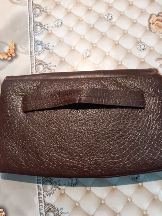 Продам  СССР кожаную барсетку и Вазы ссср ..