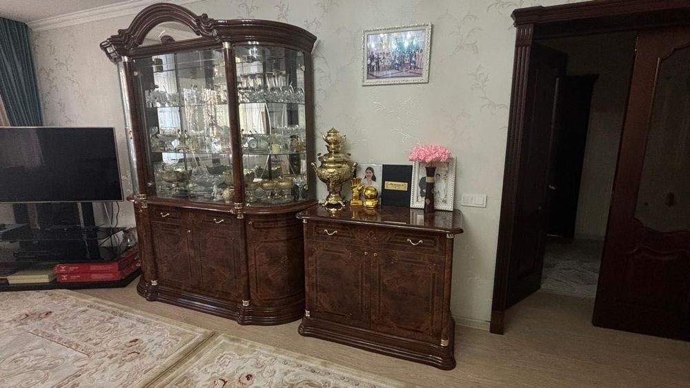 Витрина для гостиной