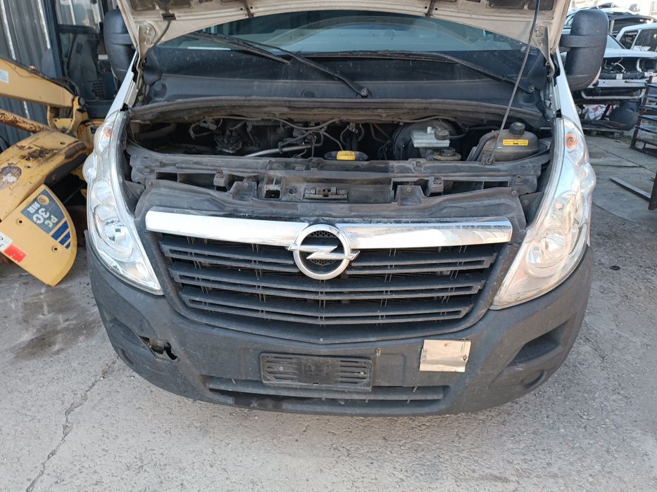 Продавам Опел Мовано на части