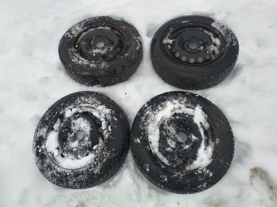 Cauciucuri iarna 185 /65 R15 cu jante tabla dacia Logan sandero