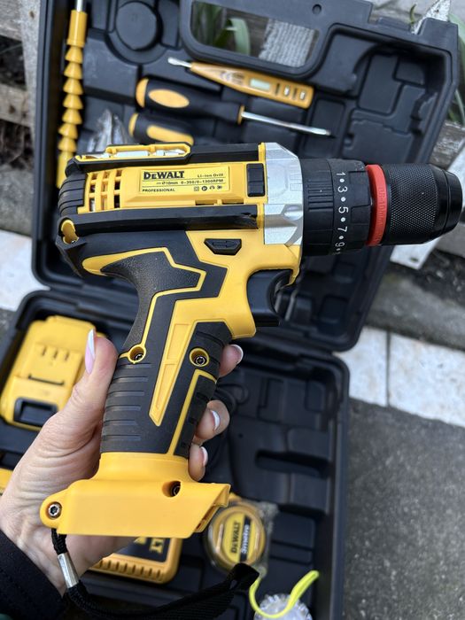 Акумулаторен винтоверт марка DEWALT , нов