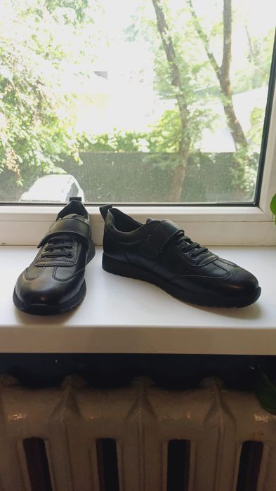 Кроссовки кожаные