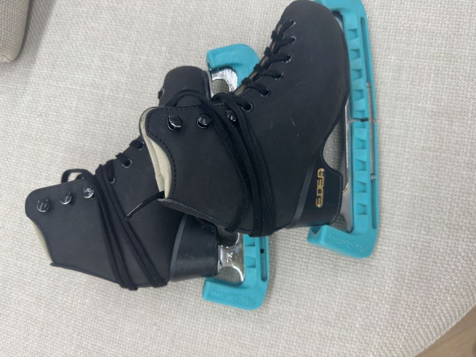 Продам коньки edea размер 205