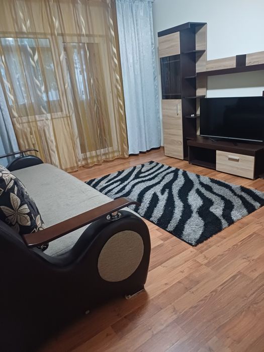 Închiriez apartament
