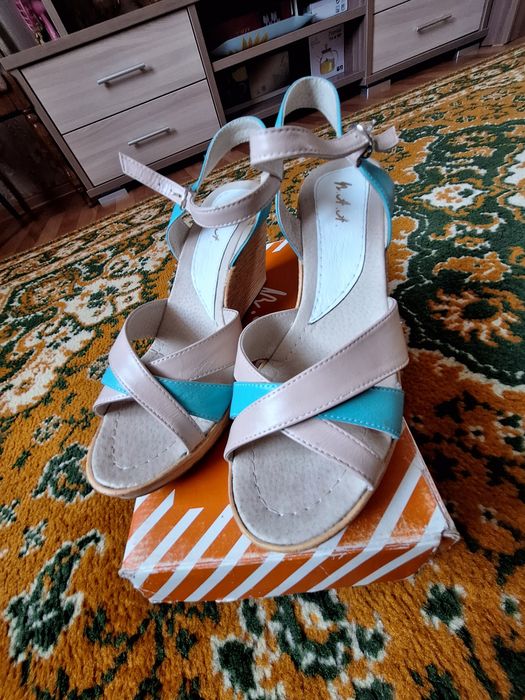 Босоножки бежево-голубой
