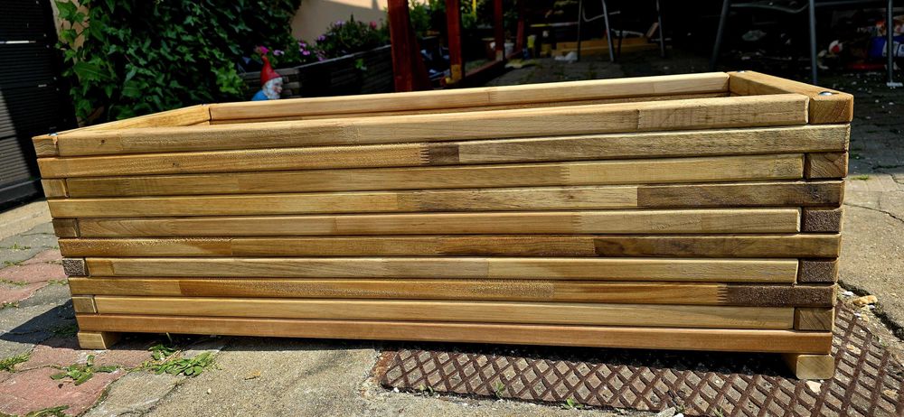 Jardiniere din lemn masiv