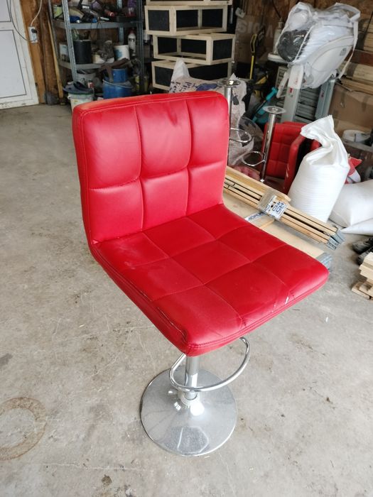 Scaun cu picior pentru bar sau altele.