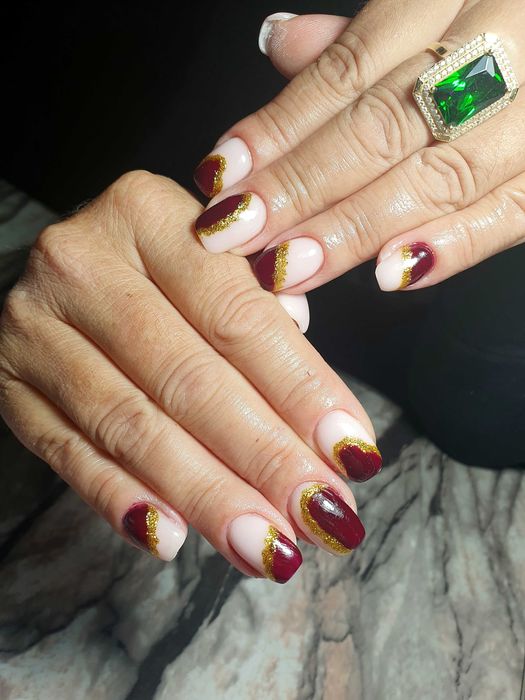 Aplic unghii cu gel sau semi