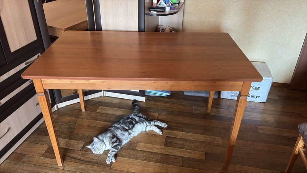 Стол деревянный для кухни/комнаты