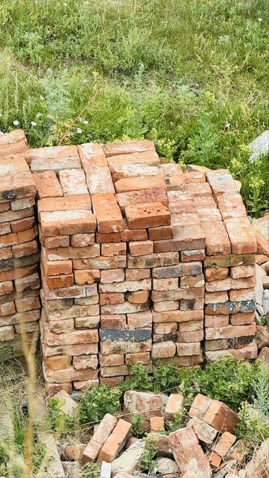 Продам б/у кирпичи