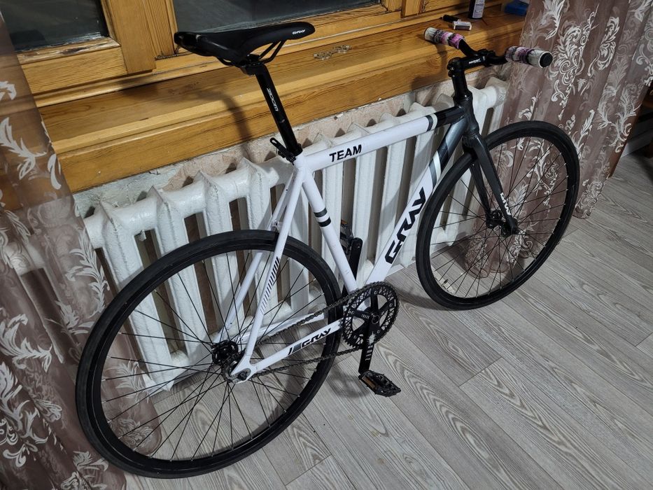 Fixed gear GRAY team