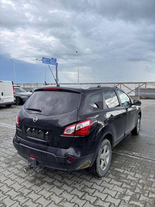 Dezmembram Nissan Qashqai +2 1.6 benzina din 2010