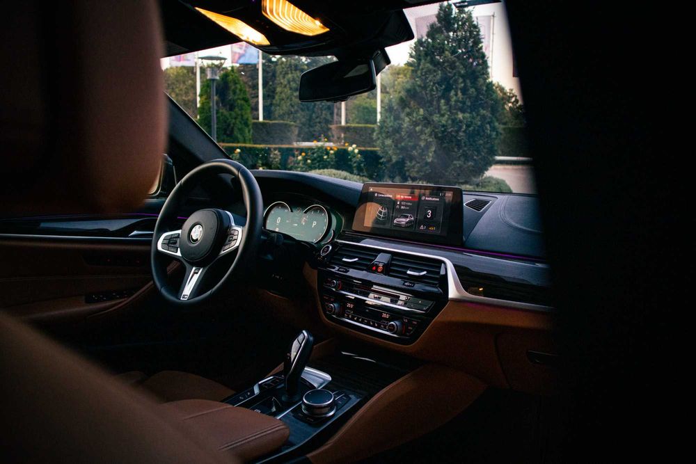 BMW 540i XDrive M-Пакет 2017 Navi*HeadUp*Harman&Kardon Частно Лице