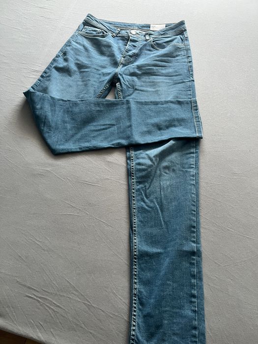 Blugi noi barbat nr 32 , nepurtati!Pret 90ron!