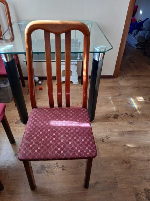 Продаю красивый стеклянный стол