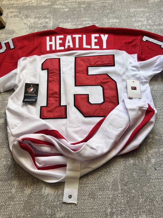 Оригинальная форма сборный Канады-олимпиада2010