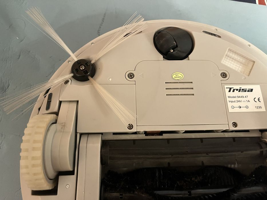 Робот за почистване-прахосмукачка Trisa