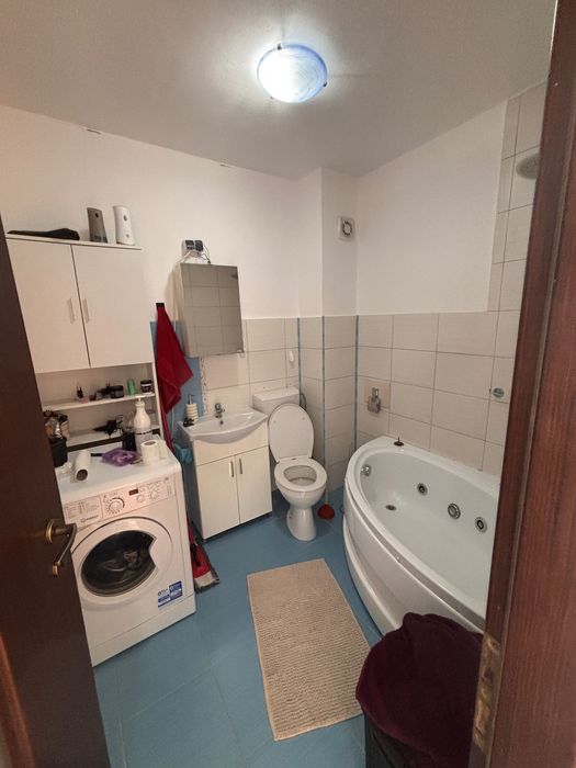 Ofer spre vanzare apartament!